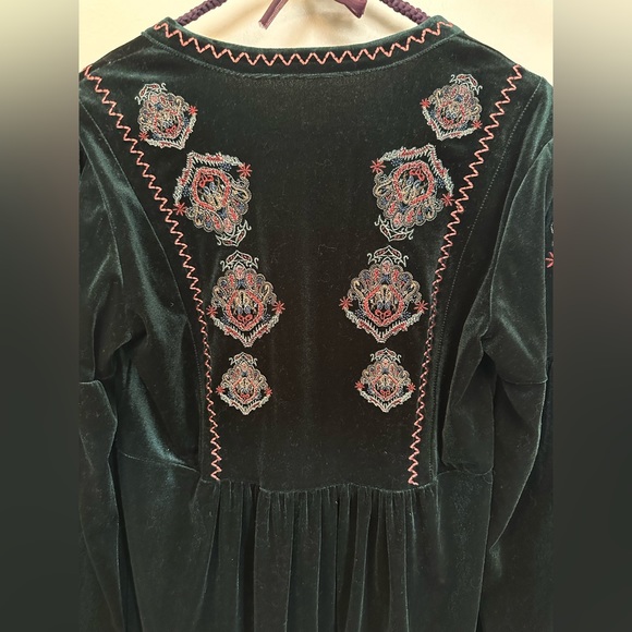 Zara Green Velvet Embroidered Dress - Picture 4 of 7